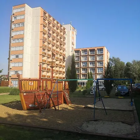 Panoráma906