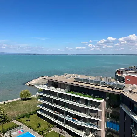 Panoráma906 *