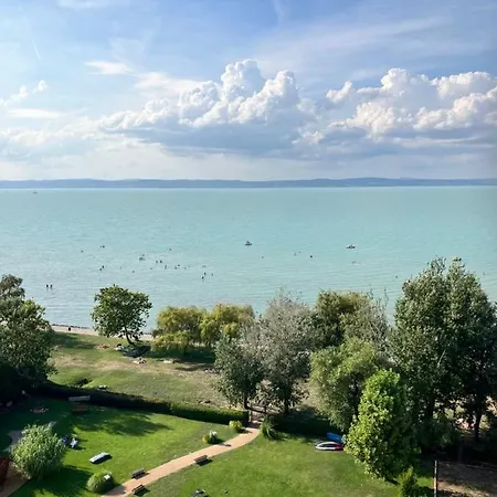 Panoráma906